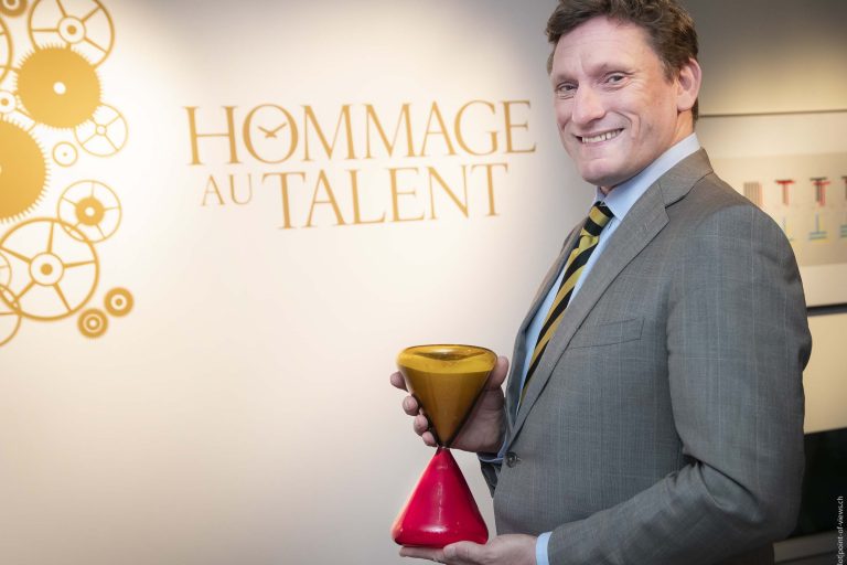 Greubel Forsey's Stephen Forsey accepts the Homage au Talent award given by the FHH.
