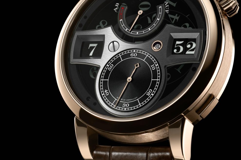 Front view of the ZEITWERK HONEYGOLD “Lumen“, reference 142.055. A. Lange & Sohne Zeitwerk Honeygold Lumen watch