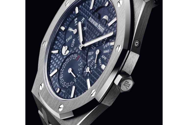 RO_26586PT-OO-1240PT-01_2_closeup_PR(CMYK) Audemars Piguet Royal Oak RD #2 Perpetual Calendar Ultra Thin Concept Watch measures just 6.3mm when cased and is the world's thinnest self-winding perpetual calendar.