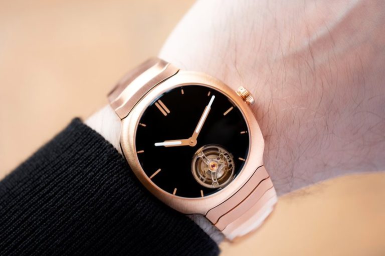 Introducing the Streamliner Tourbillon Vantablack® 18-karat gold watch