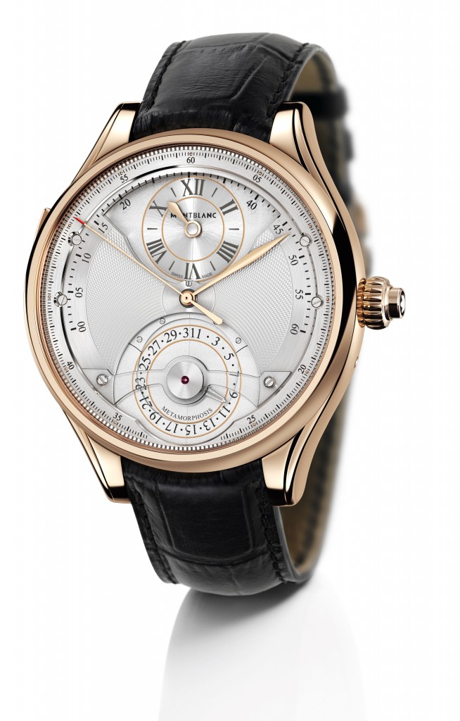 The classical dial offers time and date with different finishings than the chronograph dial. 