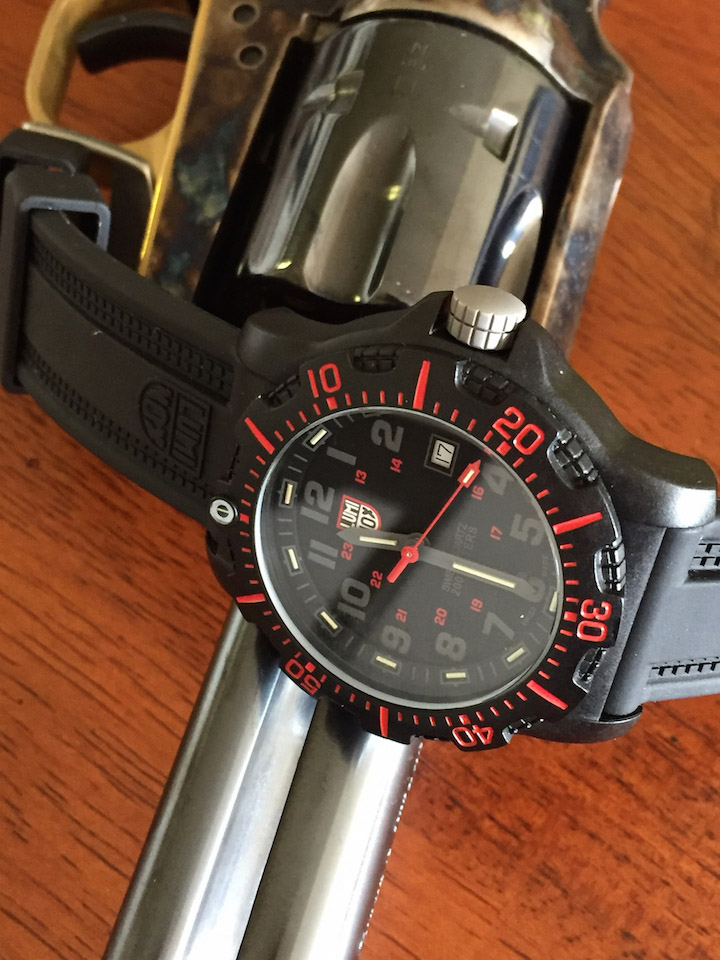 The markers above the numerals feature Luminox Light Technology 
