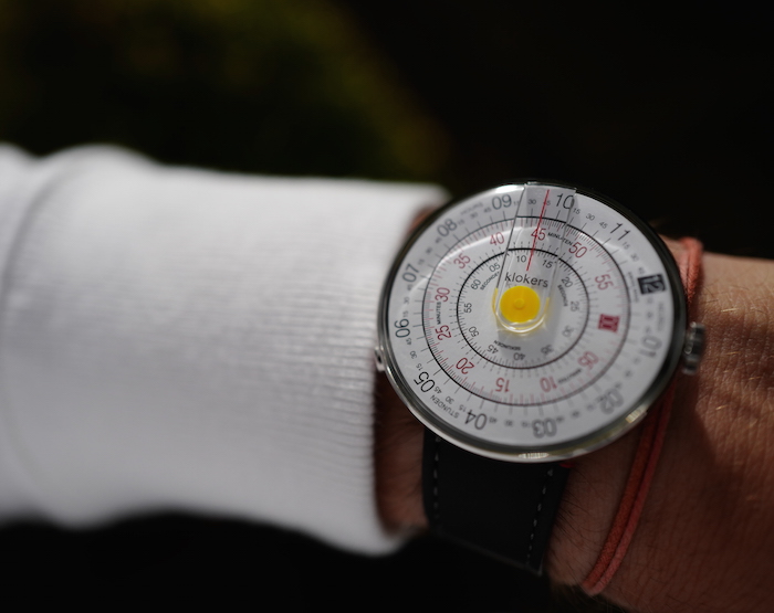 The Klok-01 is devoid of hands -- and uses three disks to display the time. (Photo: Simon Cudd) 