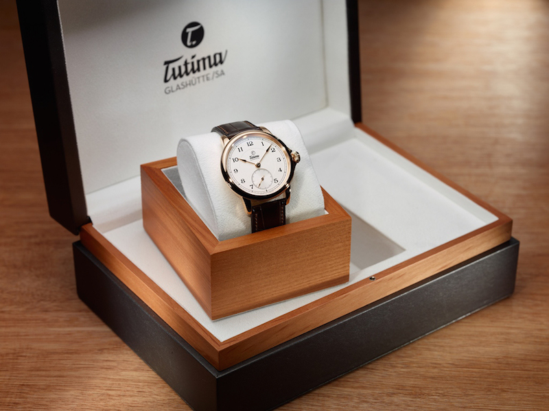 Sold in a special presentation box, the Patria is the perfect gift of time for Father's Day. 