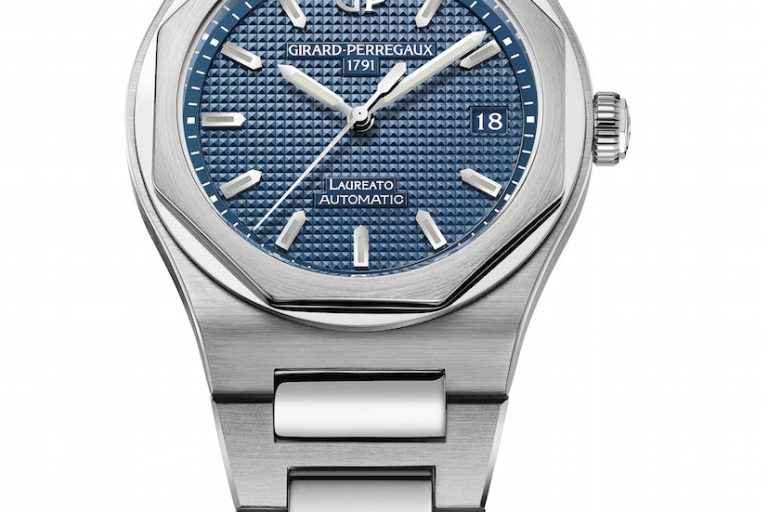 81005_11_431_11A Girard-Perregaux focuses on Laureato collection, and brings singer LP to SIHH 2018.