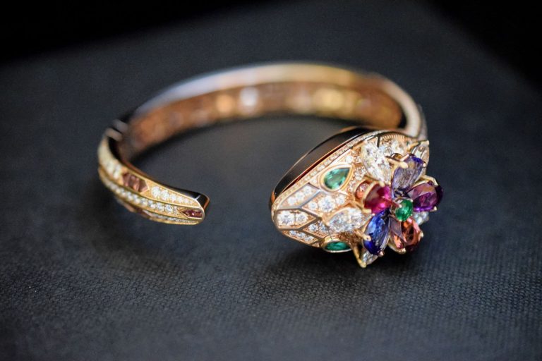 Bulgari-Serpenti-Seduttori-High-Jewelry-Secret-Bangle-Unique-Watches-2 Bulgari Serpenti Seduttori High Jewelry Secret Bangle watch (photo: Monochrome-Watches.com)