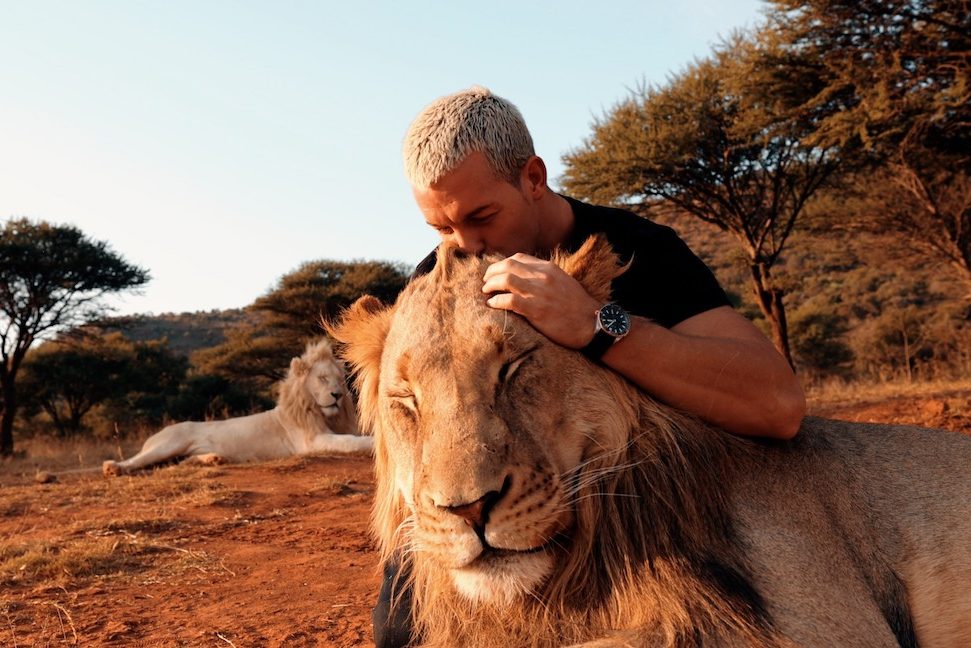 Dean Schneider x Lion_1 Dean Schneider at Hakuna Mipaka Sanctuary.