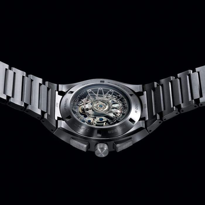 The caseback features a sapphire crystal for viewing the specially finished rotor. 