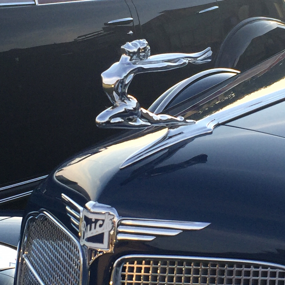 Buick Super Eight hood ornament (photo: R. Naas)