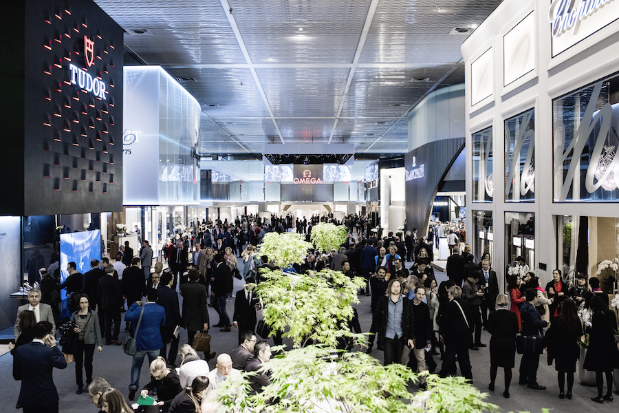 The exhibition space at Baselworld is huge. Wear comfy shoes and plan for a long day without breaks. 