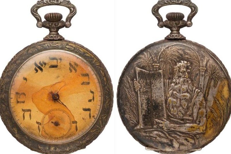 JPG Titanic victim's pocket watch sells for $57,500 at Heritage Auction.