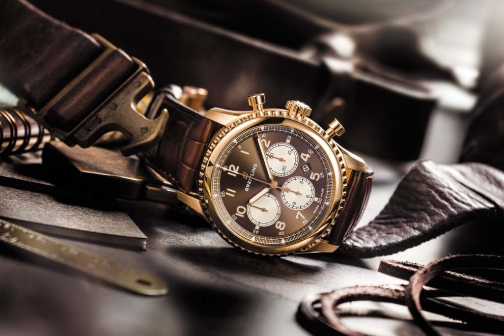 Navitimer 8 B01 in 18 k red gold with bronze dial and brown alligator leather strap. Breitling Navitimer 8 B01 in 18-karat 5N rose gold with bronze dial and alligator strap.