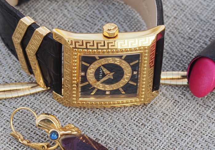 The watch features the iconic Grecca motif on the bezel and chapter ring