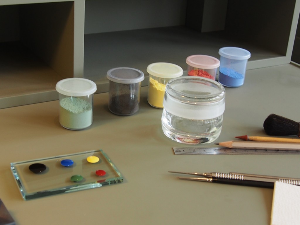 hand-painting work station at Jaeger-LeCoultre (Photo: R.Naas)