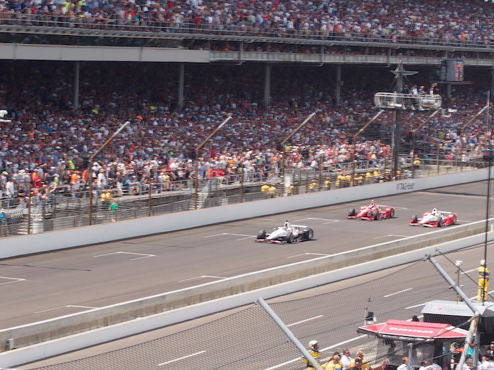In the final laps, Montoya pulled out ahead for his second Indy 500 win (photo: R.Naas) 