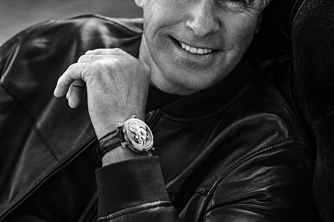 PIERCE_BROSNAN_BW_Sitting_01_LQ Pierce Brosnan signs again as brand ambassador for Speake-Marin.