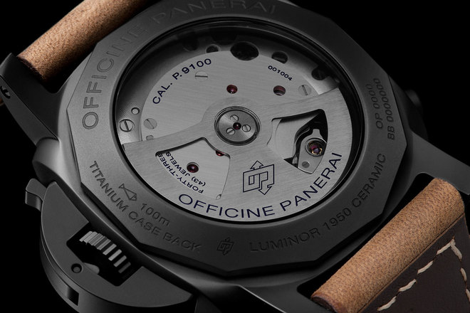 The caseback of the Pam 580 offers a view of the movement
