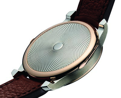 The half-hunter case back of the new FP Journe watch is created in guilloche silver. 