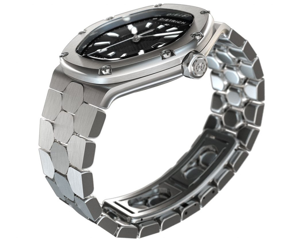 The bracelet of the Dietrich Time Companion is highly unusual and very ergonomic.