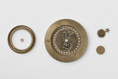 Based on an ETA movement, the Ochs und Junior annual calendar watch operates with just three additional planetary gears. 