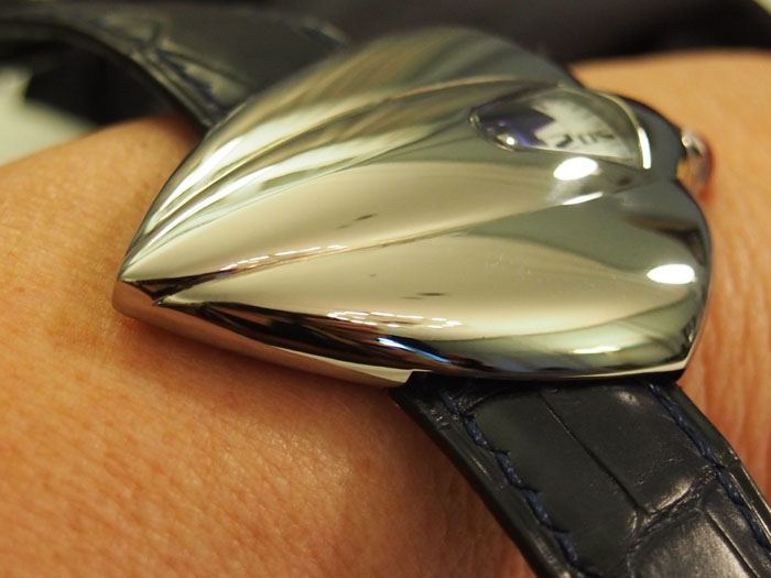 DeBethune Dream Watch 5 is sleek and stunning in its styling and mechanics. 
