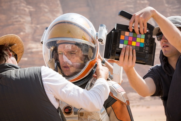 Damon wears a Hamilton Khaki BelowZero watch in The Martian