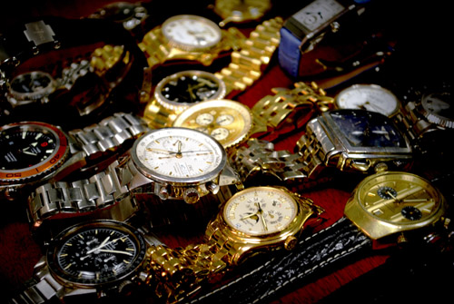 Crown & Caliber purchases luxury watches from individuals with hassle-free selling.